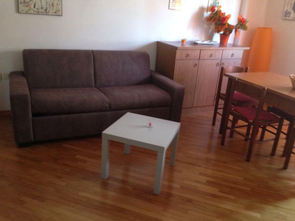 Casa Daniele Apartment ลิโด ดิ ออสเตีย ภายนอก รูปภาพ