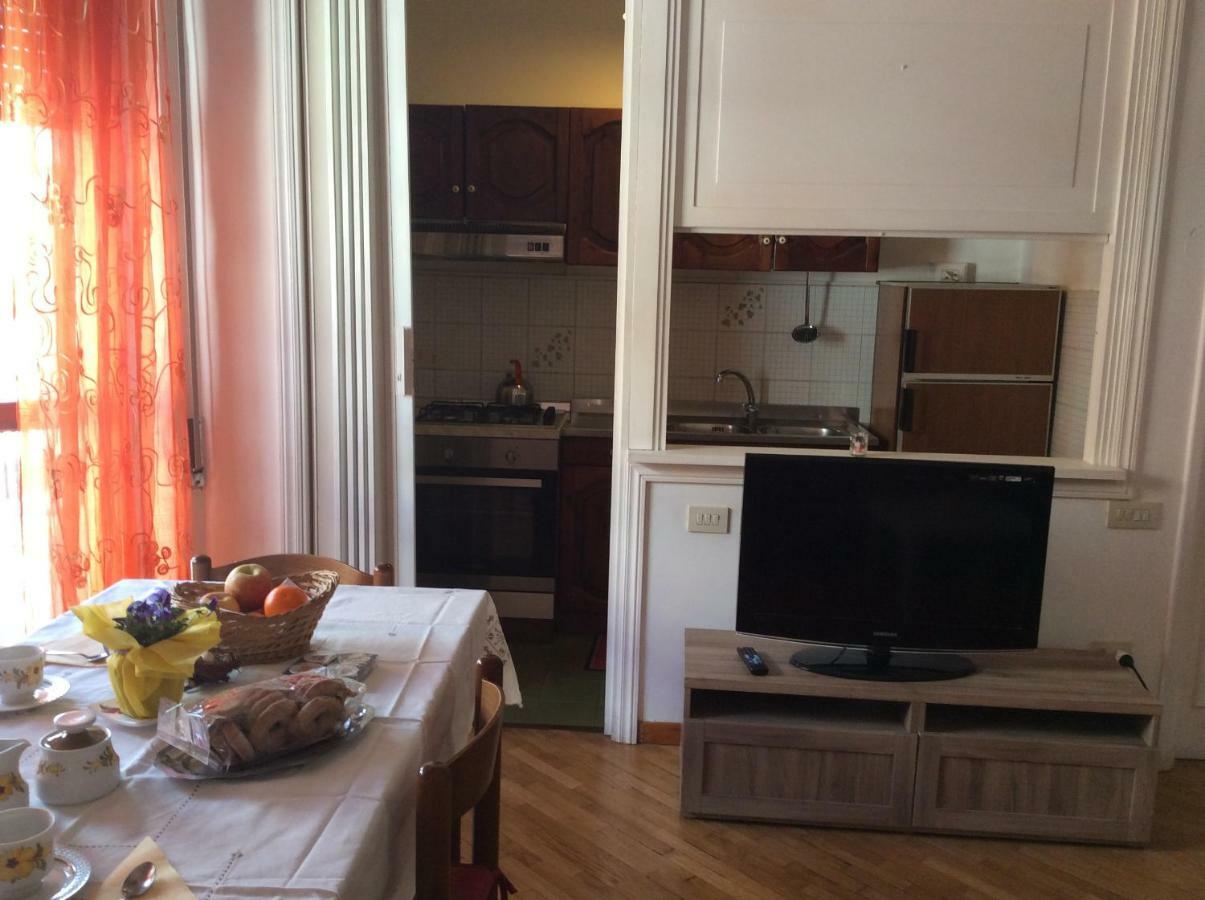 Casa Daniele Apartment ลิโด ดิ ออสเตีย ภายนอก รูปภาพ