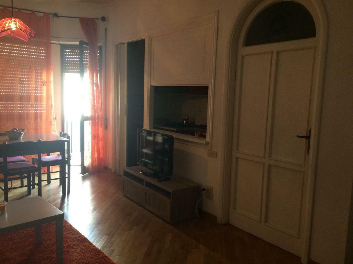 Casa Daniele Apartment ลิโด ดิ ออสเตีย ภายนอก รูปภาพ