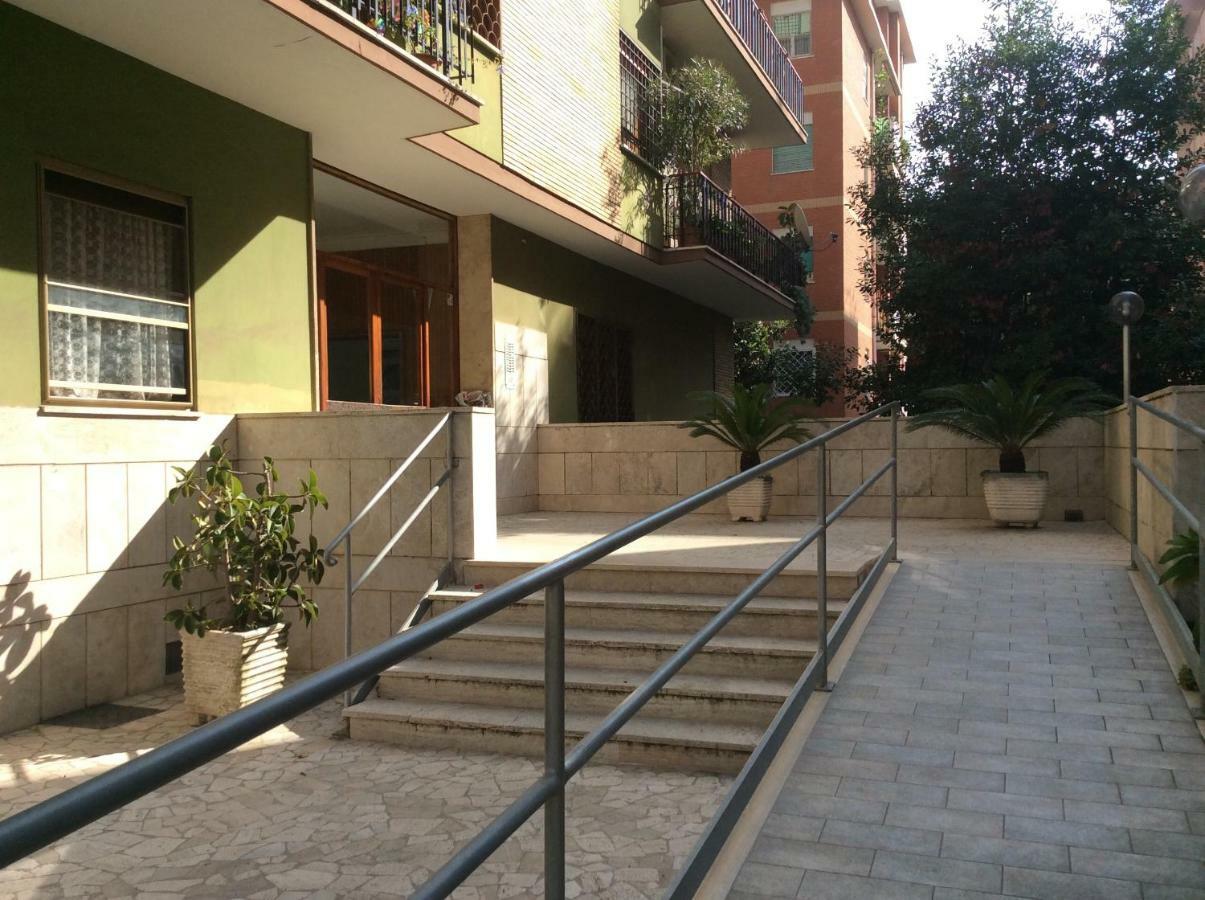 Casa Daniele Apartment ลิโด ดิ ออสเตีย ภายนอก รูปภาพ